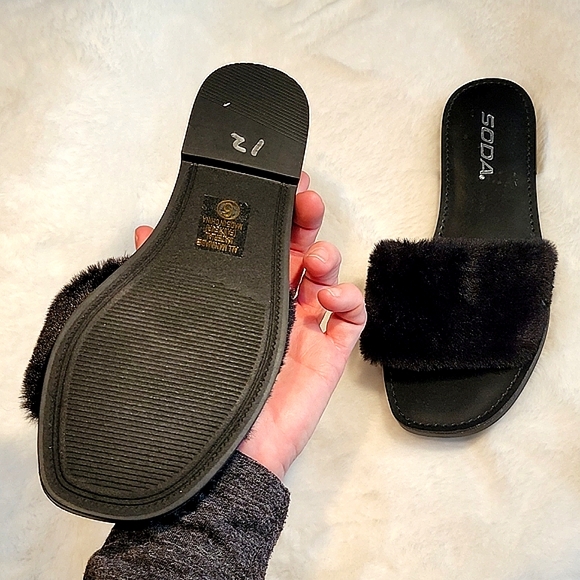 SODA ♡ Sweet-Cute 'n Sexy Black Faux Fur Flat Slip On Slippers 6 - Picture 9 of 17